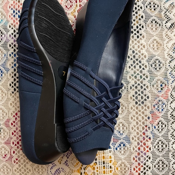 East 5th Navy Women's Wedge Shoes - Picture 3 of 4